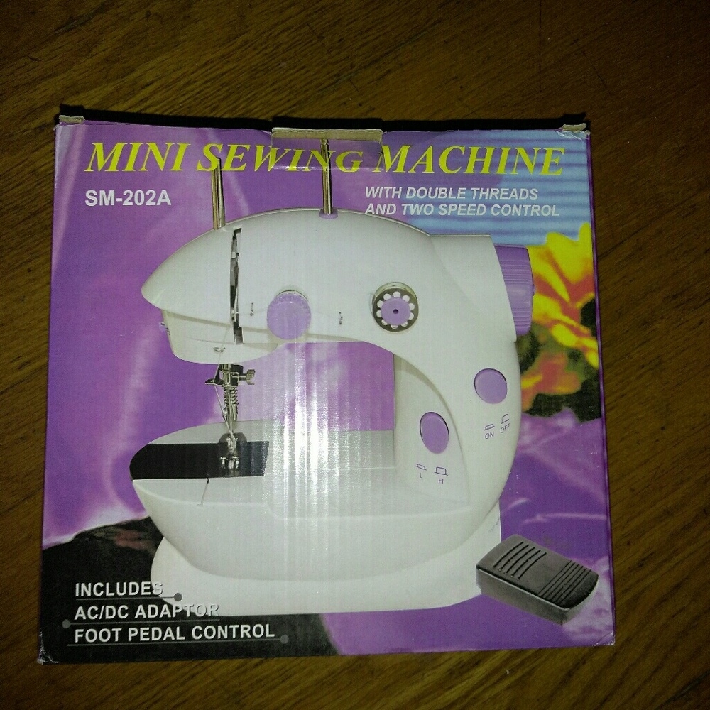 Mini sewing machine